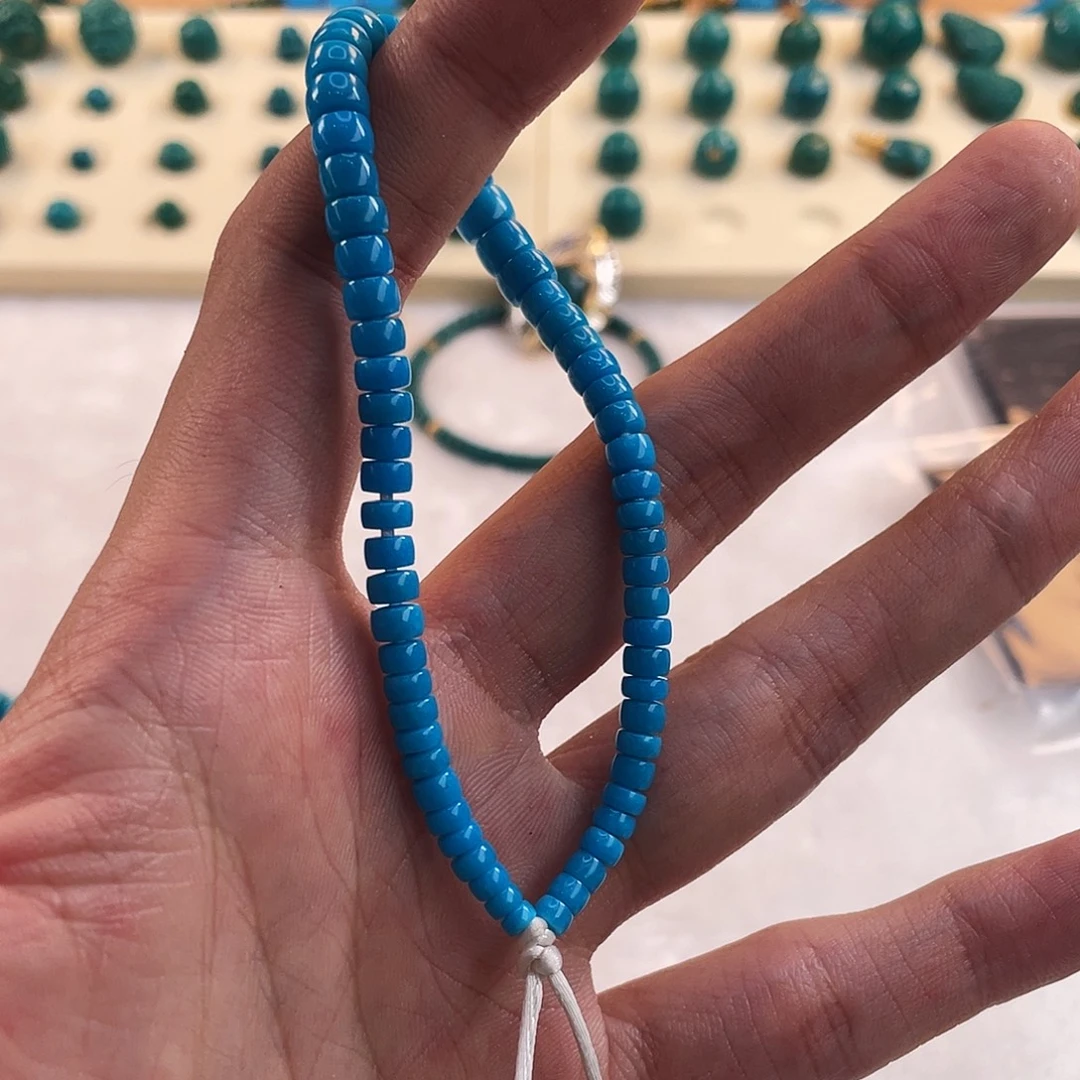 绿松石未镶嵌颈饰