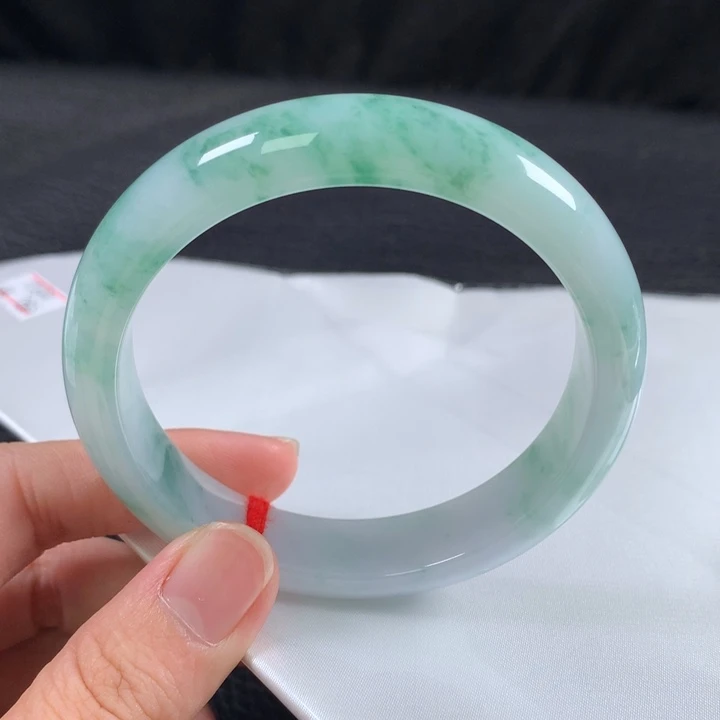 翡翠未镶嵌手镯