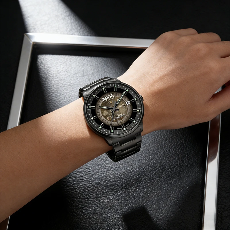 新款Commander指挥官系列全自动机械腕表M021