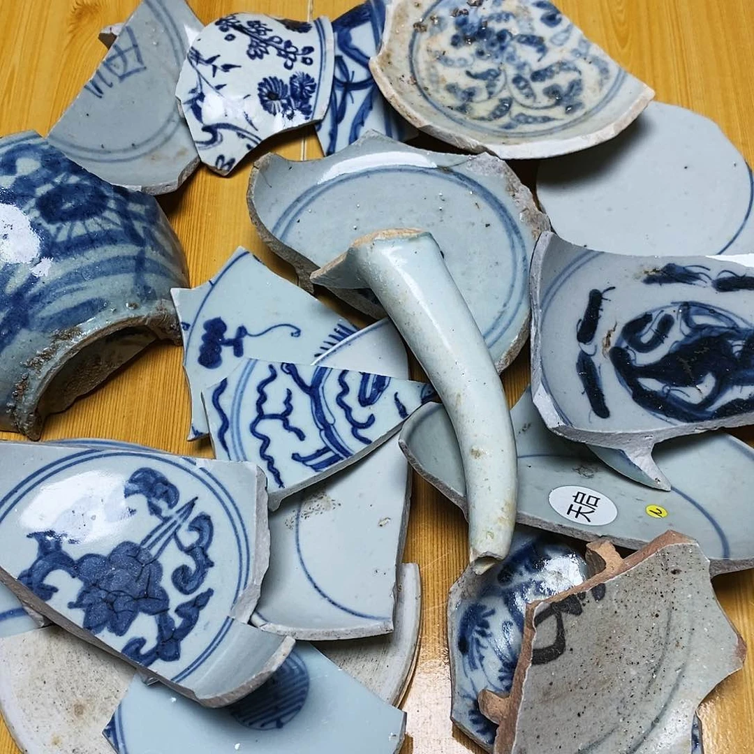 金铜精品瓷片标本