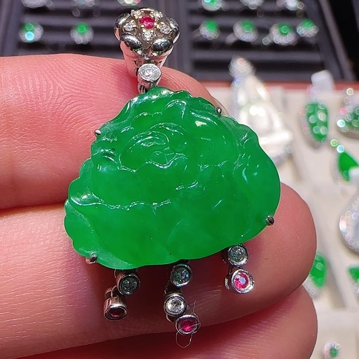 翡翠颈饰18K金镶嵌吊坠