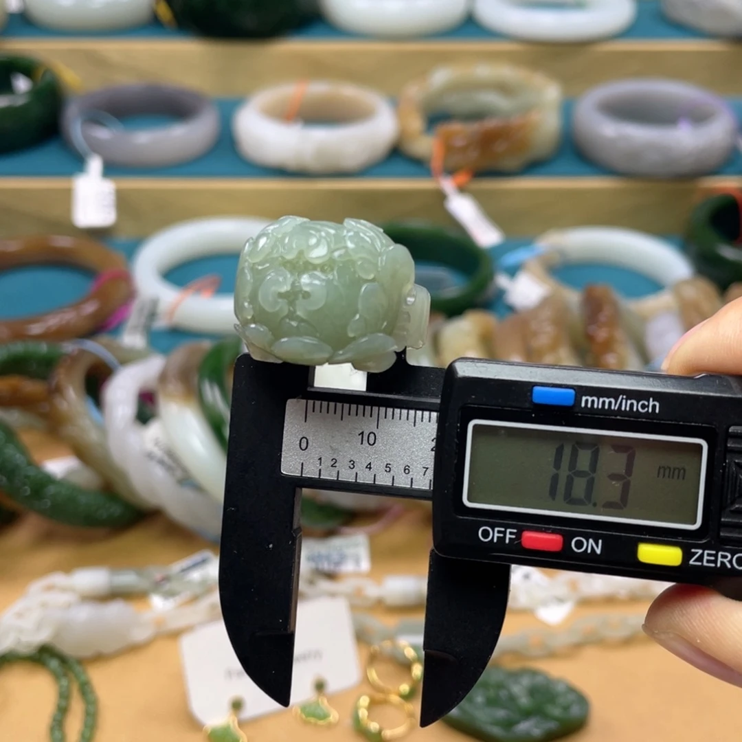 未镶嵌戒指和田玉