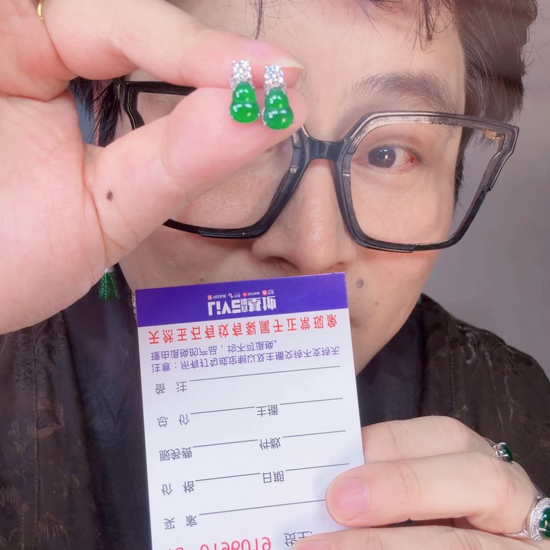 翡翠未镶嵌颈饰一对