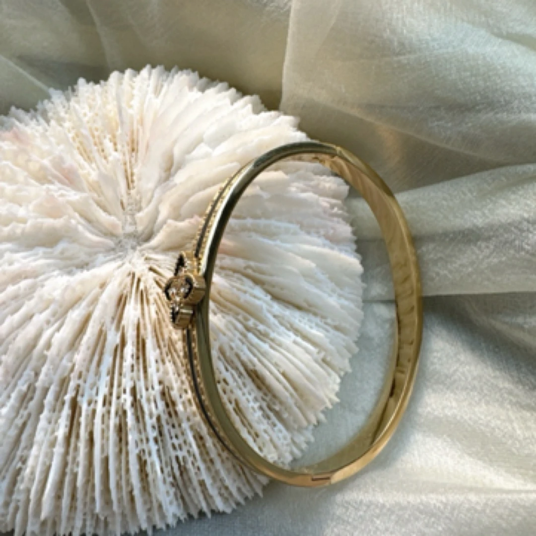 钛钢仿水晶手镯 【C700】钛钢轻奢单花鋯四菜手镯圈圈首饰饰品金色