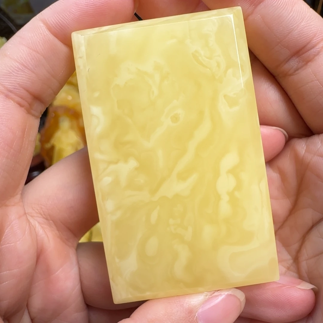 蜜蜡未镶嵌珠宝奇石