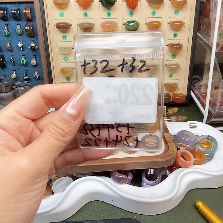 合金戒指玛瑙/玉髓往***啊