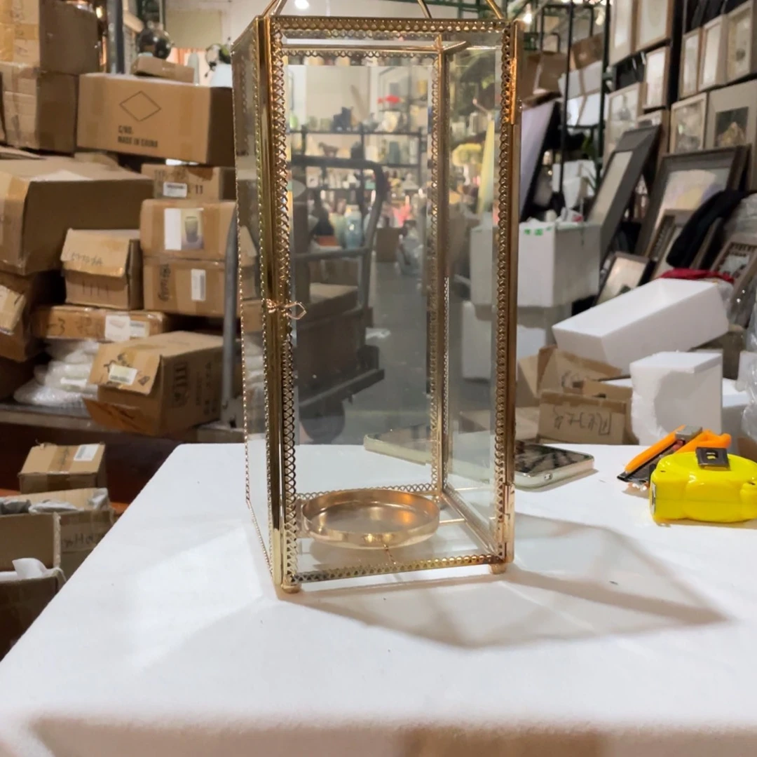 雷***L陶瓷花瓶，家居摆件。