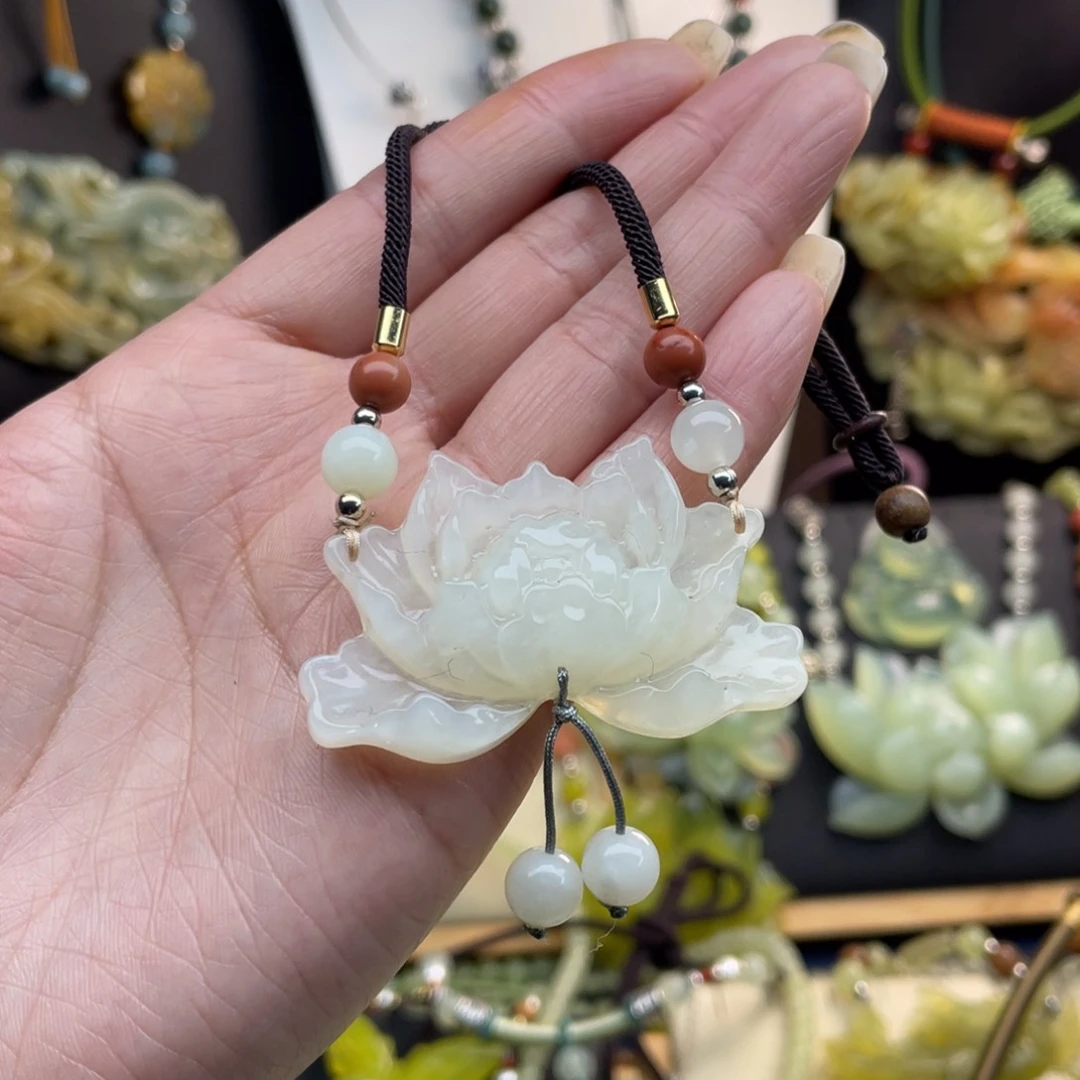 蛇纹石玉未镶嵌颈饰
