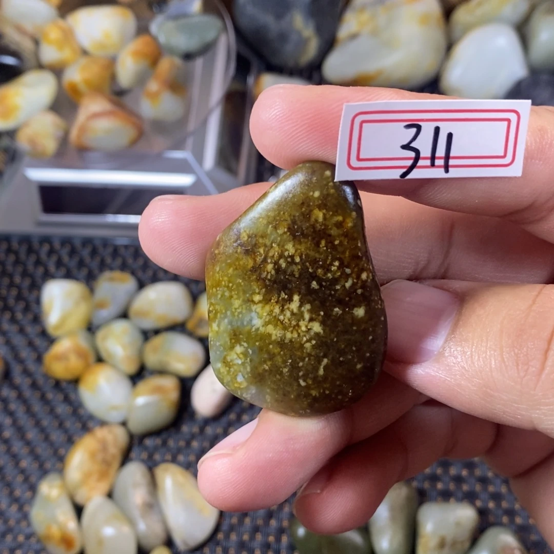 和田玉（糖玉）未镶嵌挂件