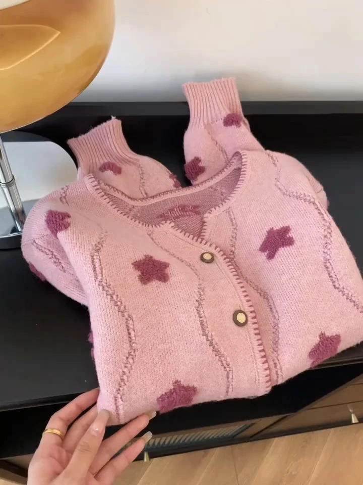 粉色v领提花针织毛衣女秋冬2025新款慵懒风软糯毛衣甜美减龄上衣
