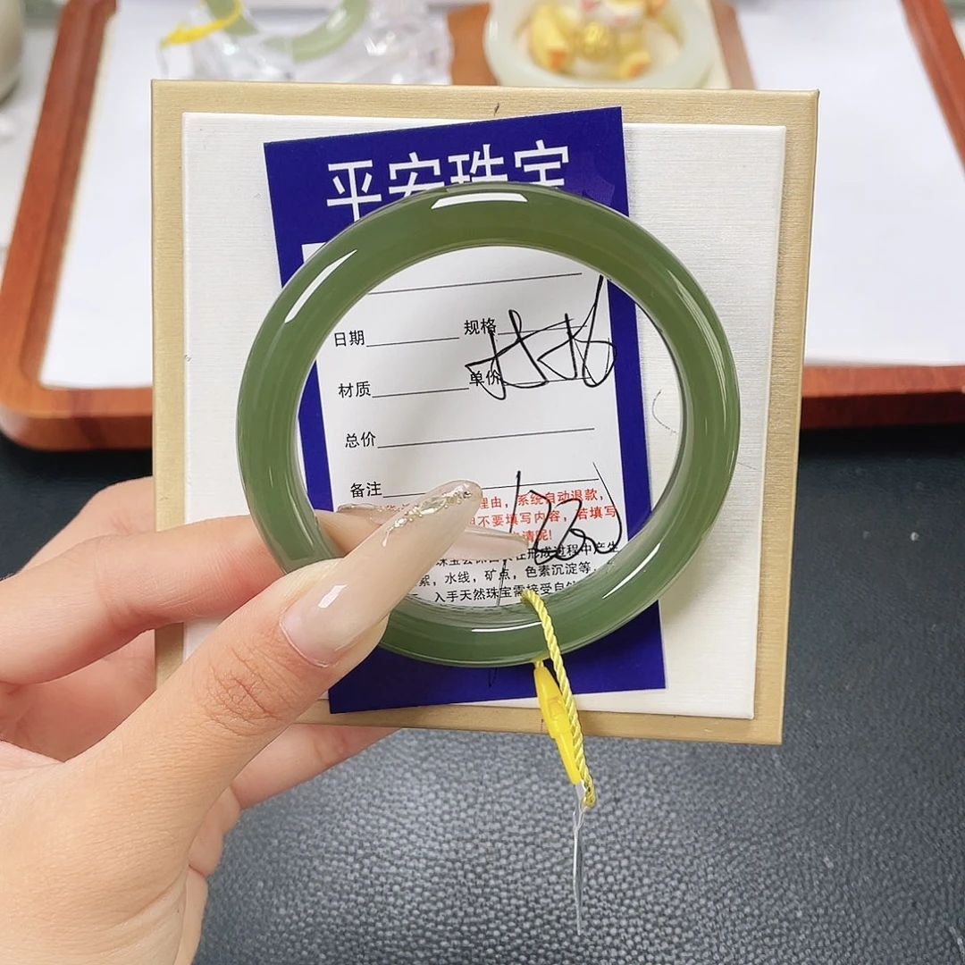 和田玉未镶嵌手镯