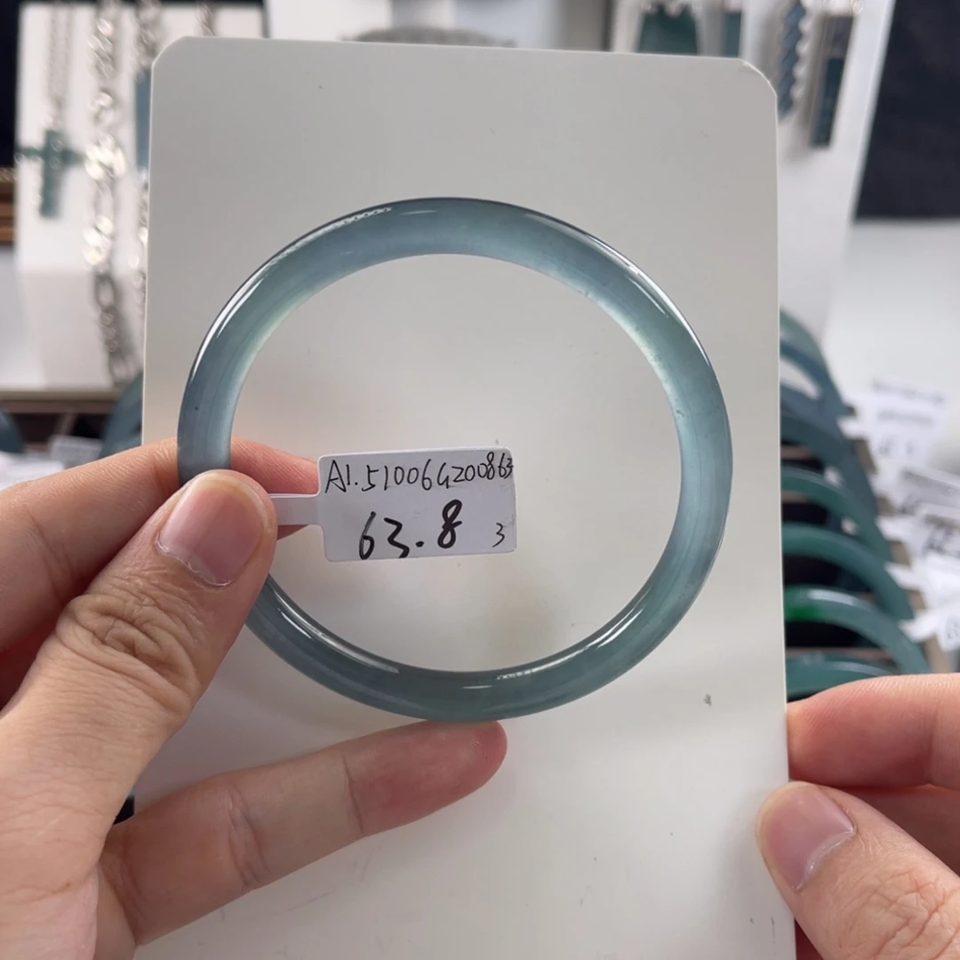 土***大翡翠未镶嵌手镯63.83