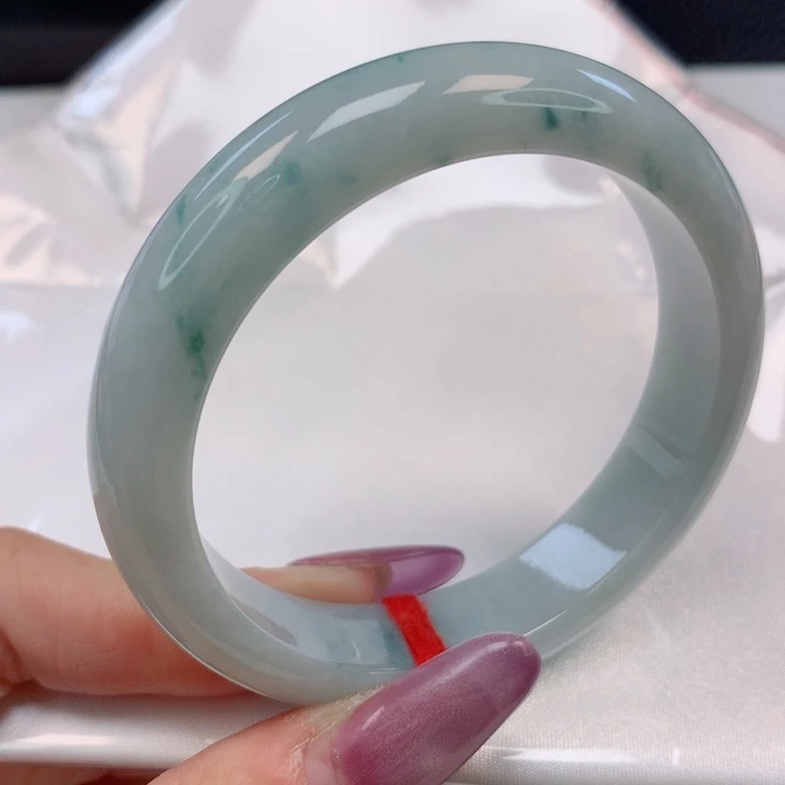 翡翠手镯未镶嵌54圈