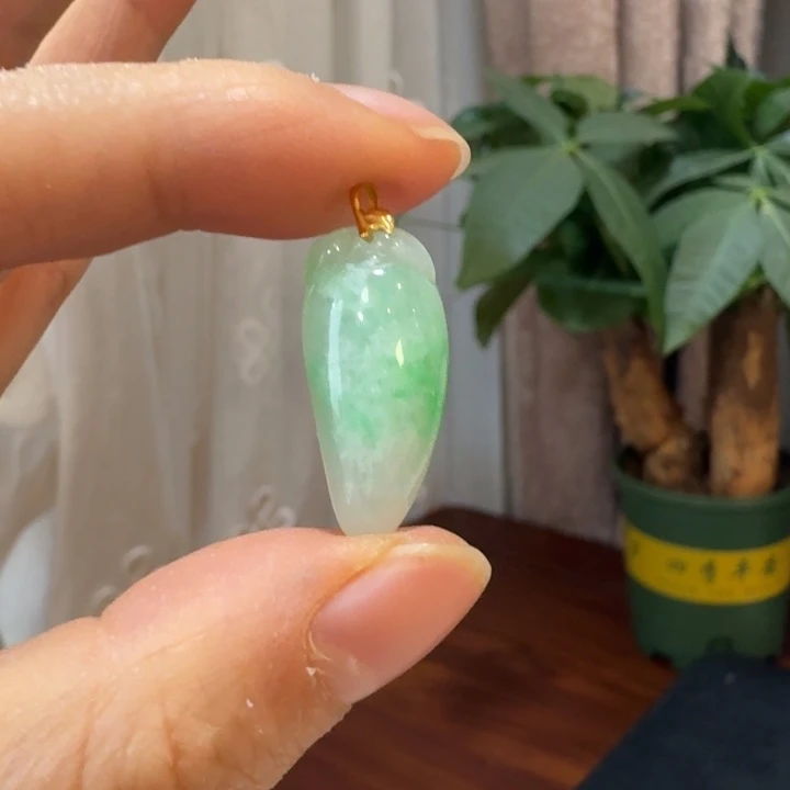 翡翠18K金镶嵌颈饰福瓜