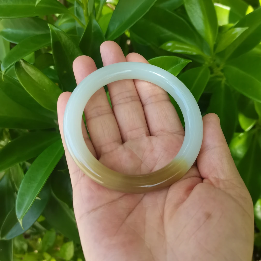 珠宝首饰和田玉新店开业品质珠宝和田玉糖白手镯