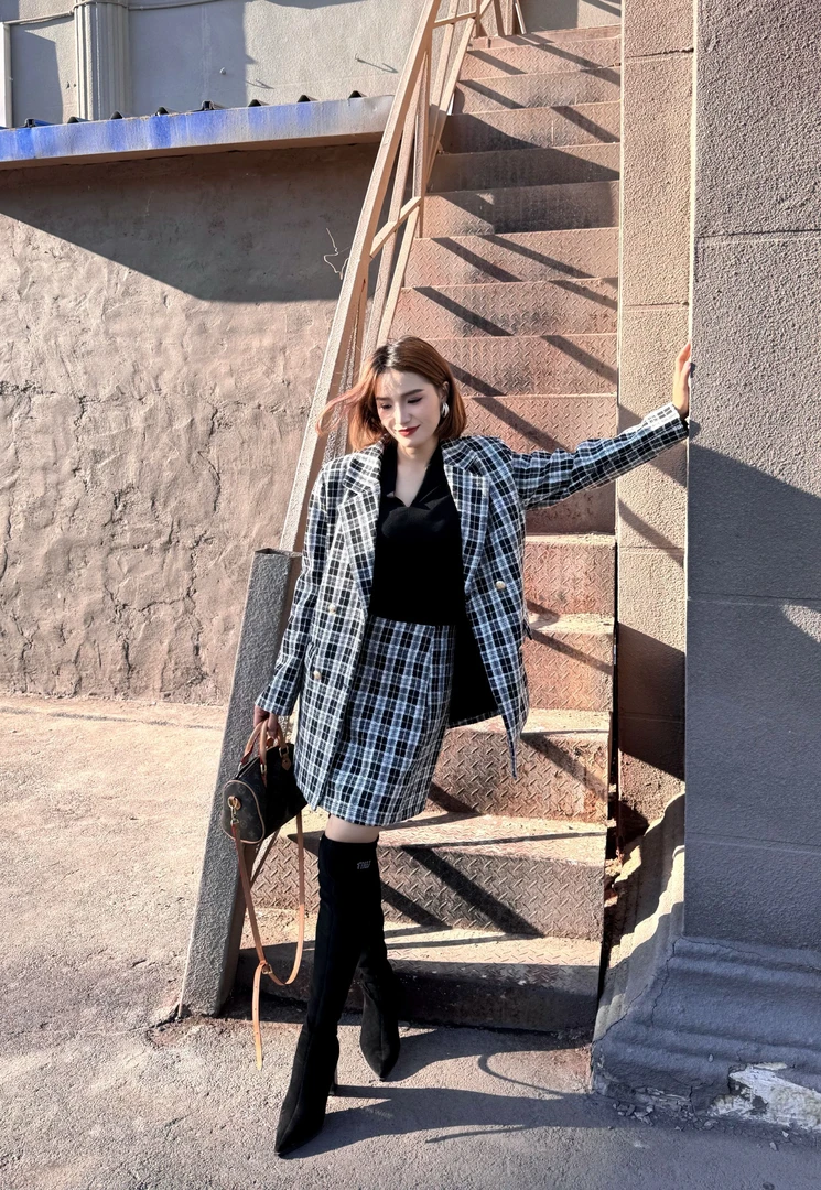 2200【包邮】气质时尚高级简约格子套装