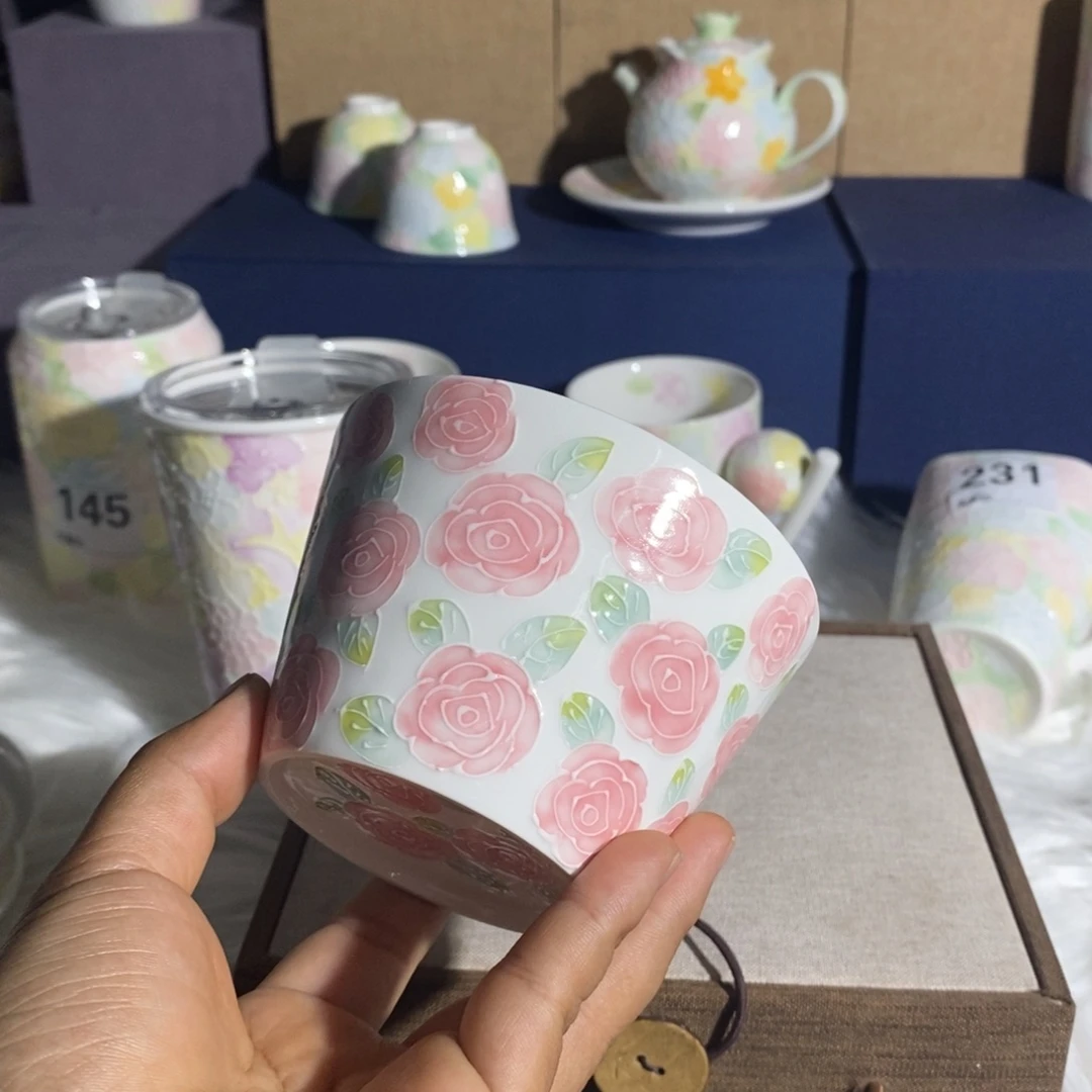 泥塑杯杯底先后被呗呗杯