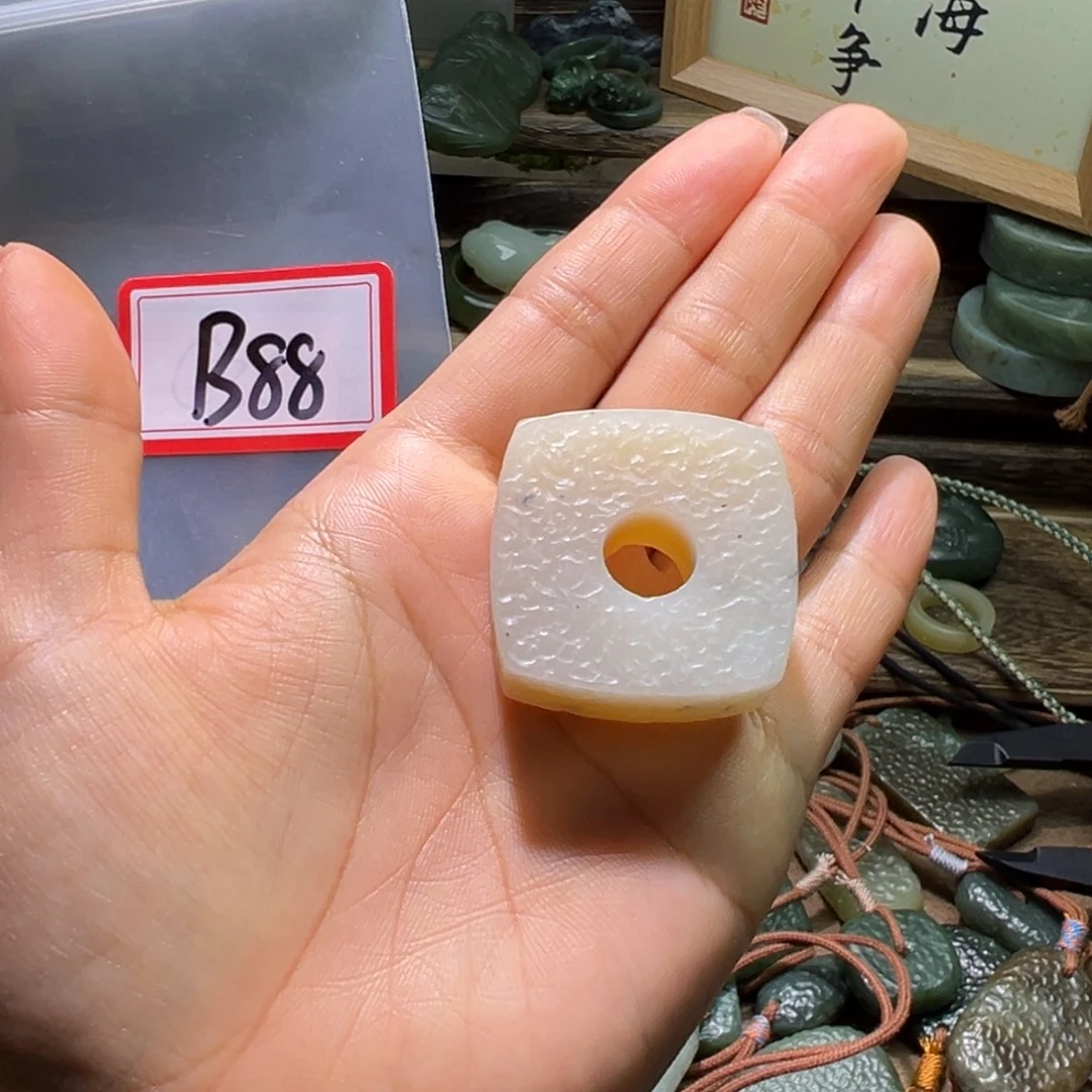 和田玉（糖玉）未镶嵌颈饰