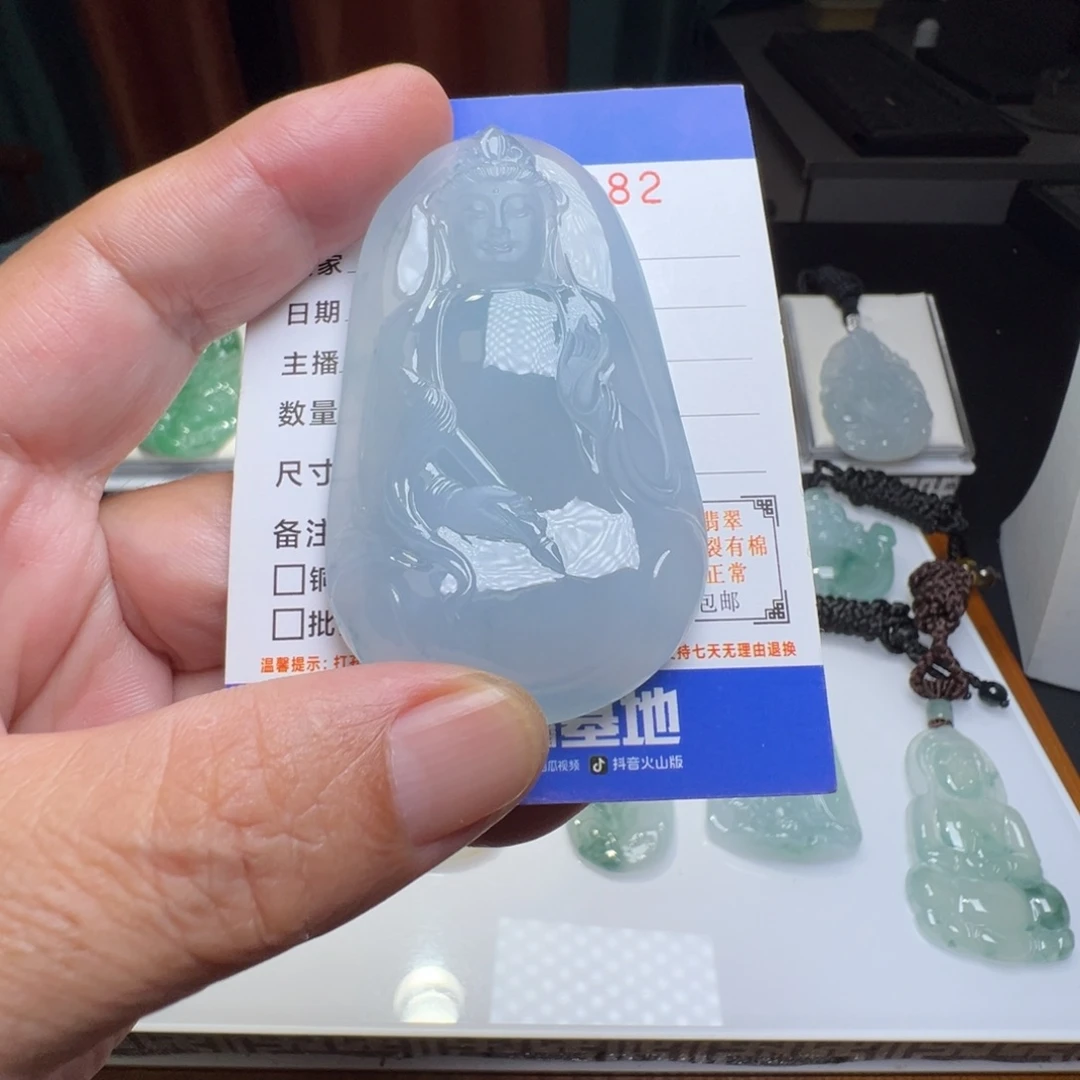 双***少颈饰未镶嵌翡翠缅甸翡翠