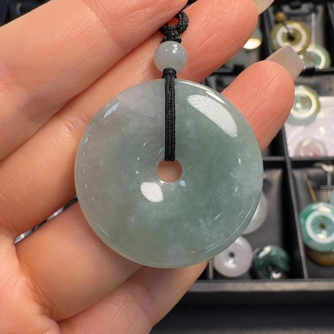 翡翠未镶嵌颈饰平安扣