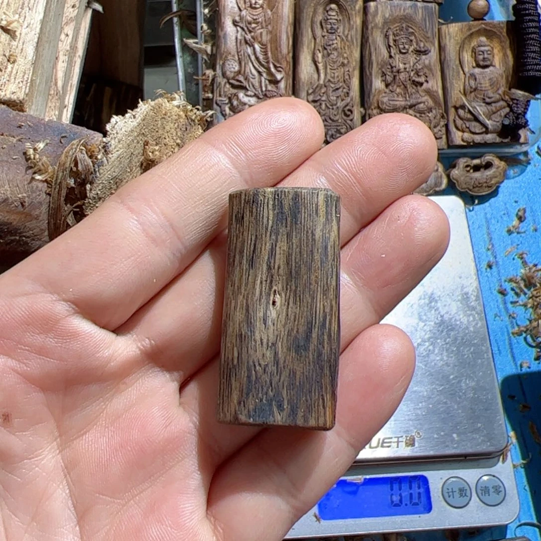 沉香吊坠白棋素牌5克