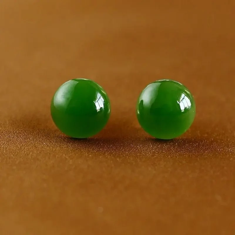 和田玉圆形蛋面耳钉女款18k金镶嵌俄罗斯碧玉老坑料菠菜绿色