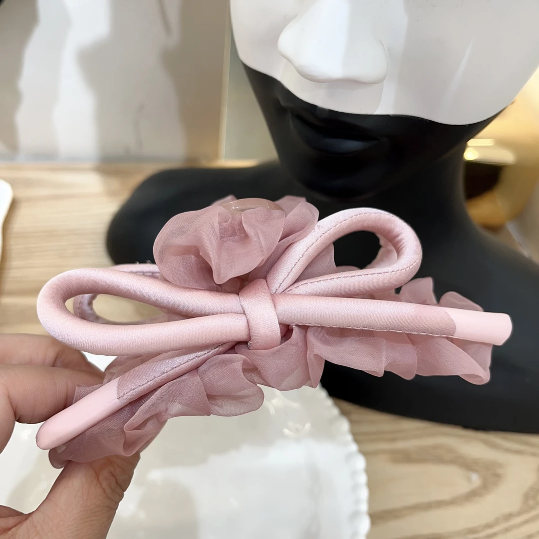 B09淡粉色打结泡纱大抓夹