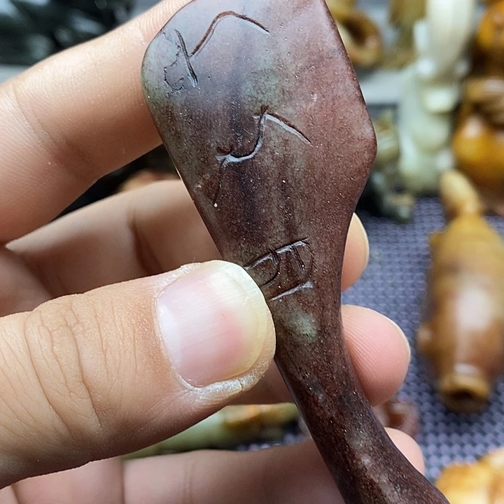 未镶嵌蛇纹石玉颈饰