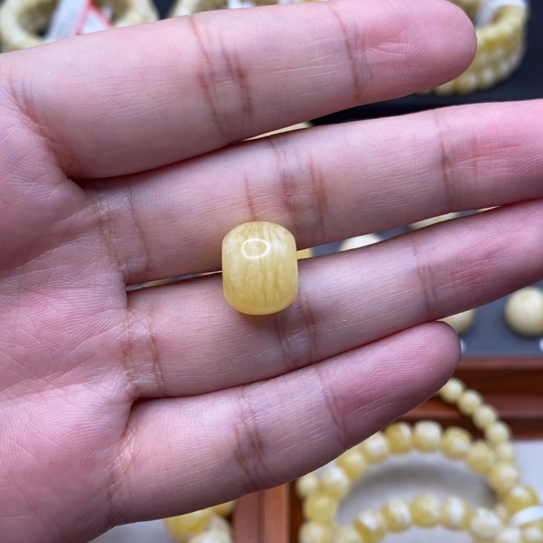 蜜蜡未镶嵌珠宝奇石13.3*10.5