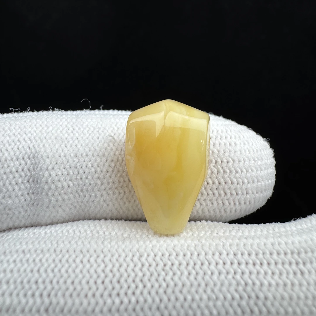 Z6121天然原矿蜜蜡 鲨鱼背三通10.8*17.5mm 一图一物 假一罚十