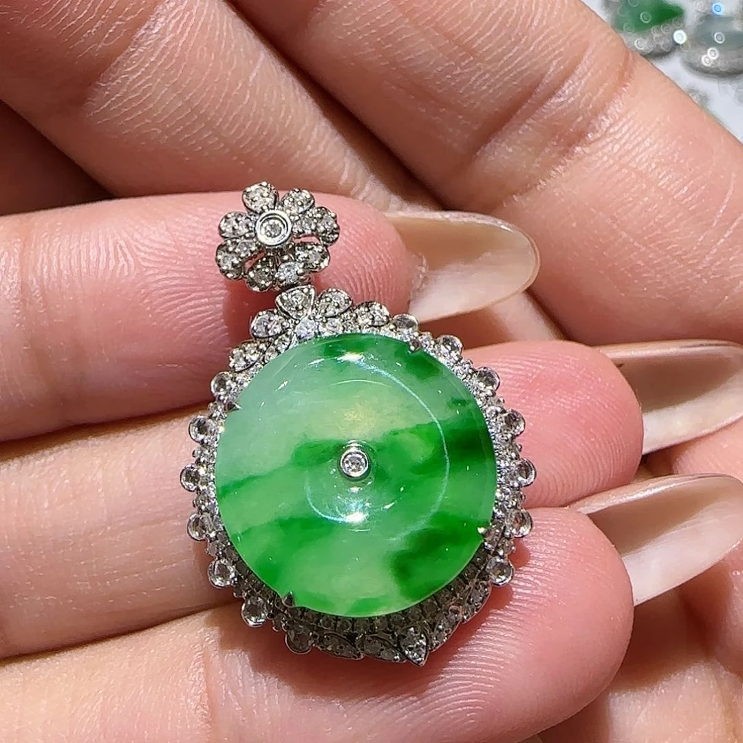 【闪购商品】颈饰18K金镶嵌翡翠天然