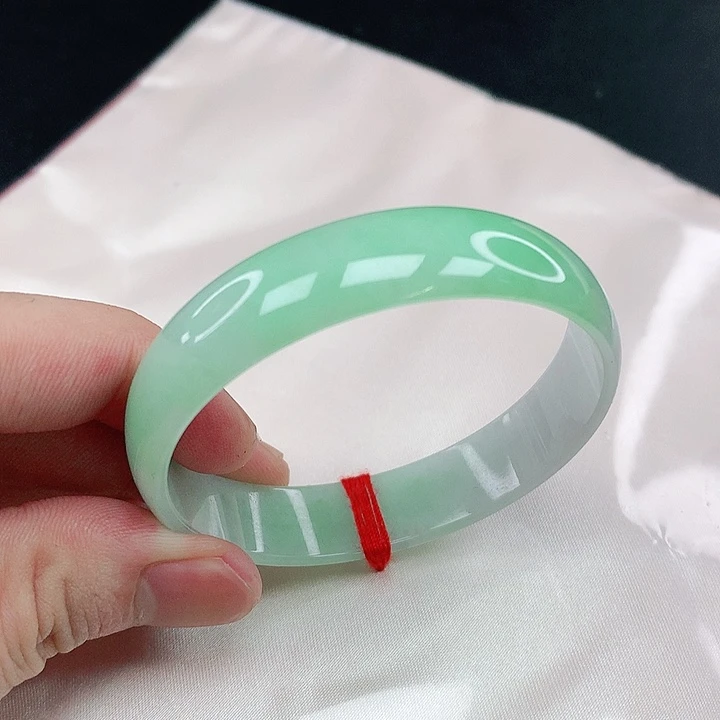 翡翠手镯未镶嵌圈53。1202