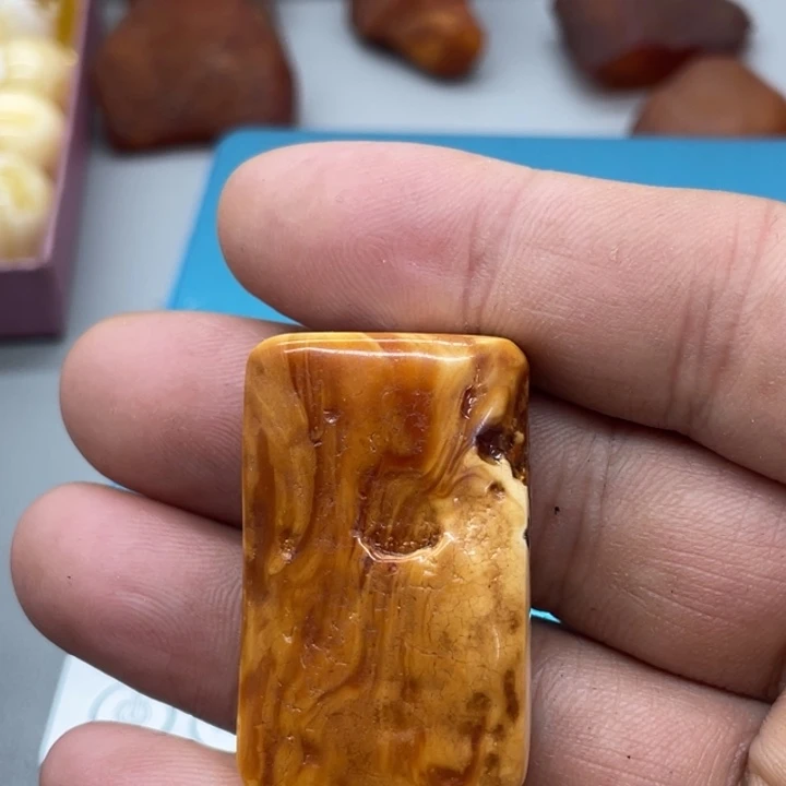 未镶嵌琥珀裸石挂件