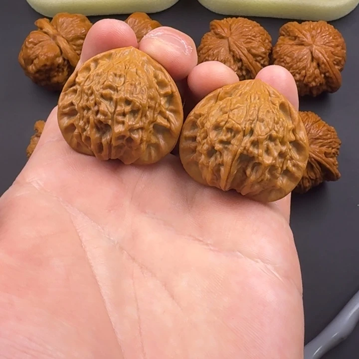 文玩核桃把件大耳朵图图38头货手工打底