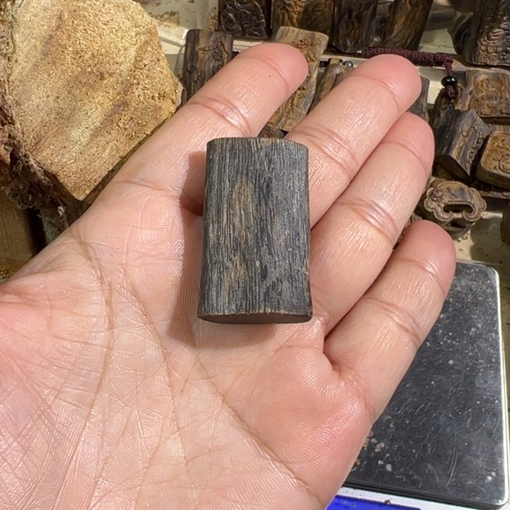 沉香吊坠紫棋楠沉香吊坠7克