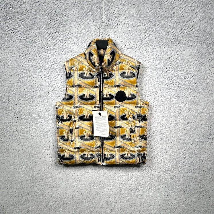 全新未使用 MONCLER Parker1952满印Logo羽绒马甲/3码