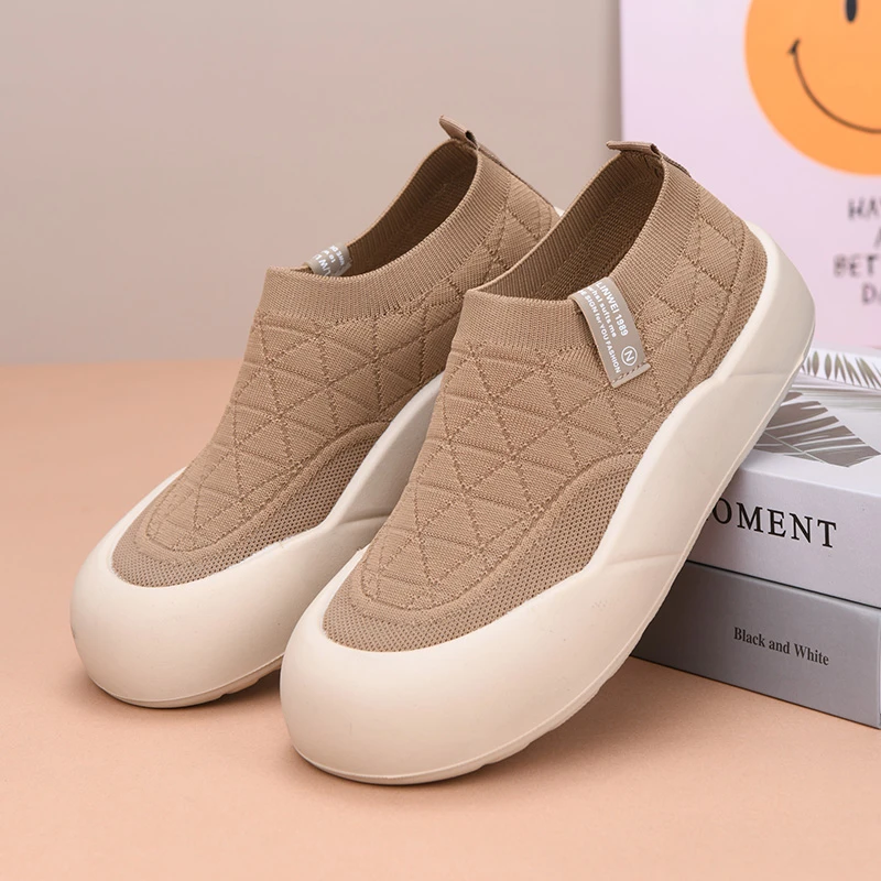 2025新款柔软透气休闲一脚蹬妈妈鞋轻便舒适平底春秋季百搭女鞋