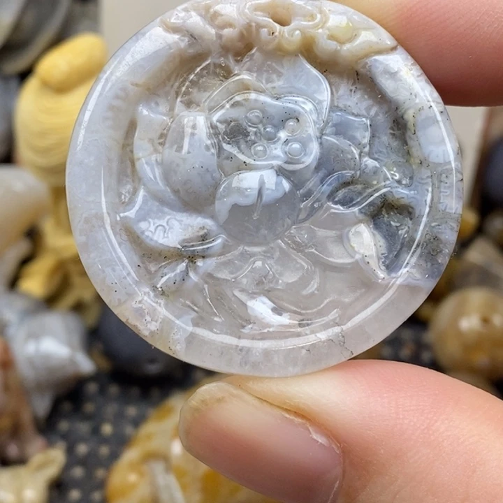 硅化珊瑚（珊瑚玉）未镶嵌颈饰