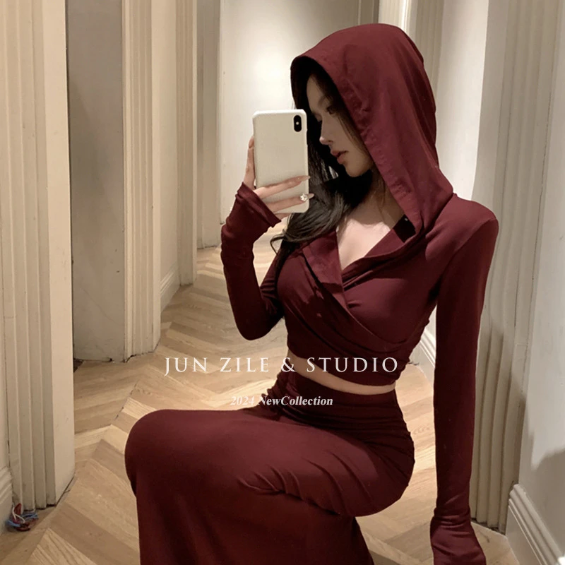 显瘦连帽收腰修身包臀时尚性感红色高腰秋季套装清仓沙丘废土风