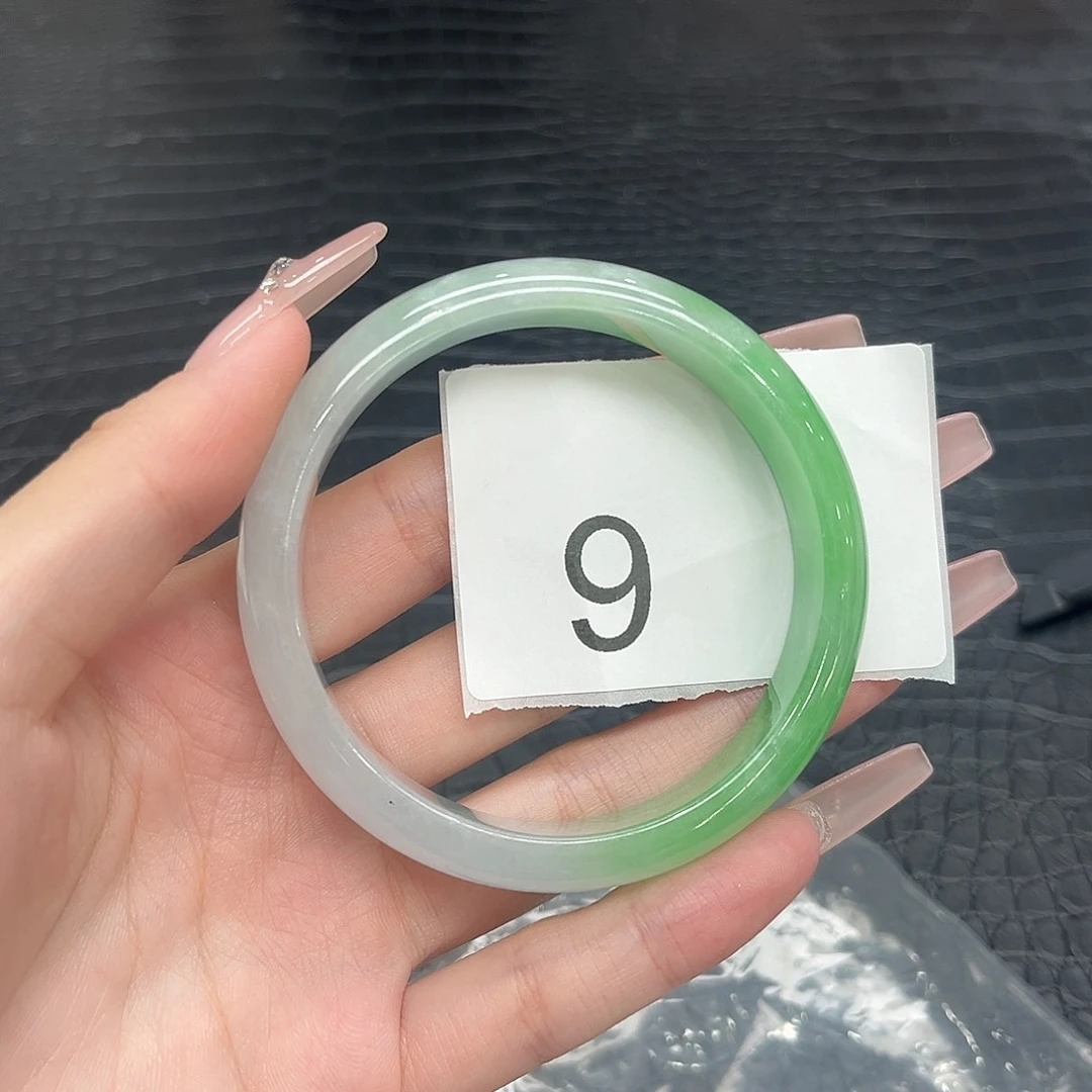 翡翠手镯未镶嵌默认瑕疵