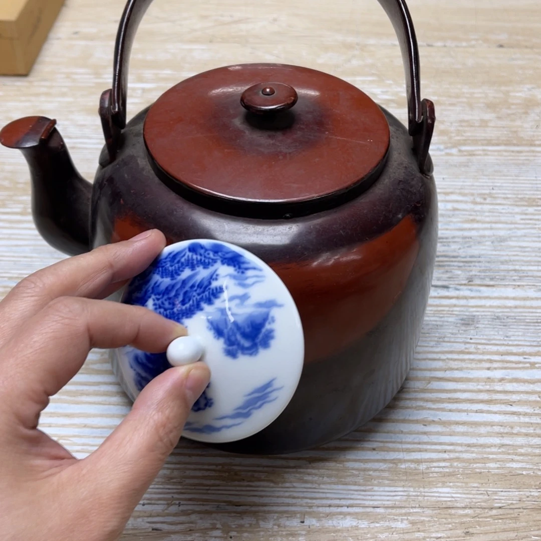 瓷片密密麻麻地写着一