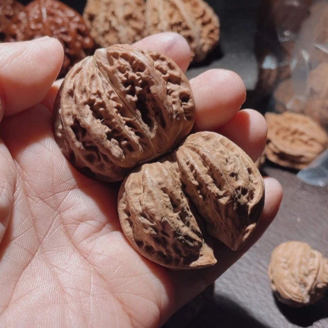 【闪购商品】文玩核桃把件东北楸子78