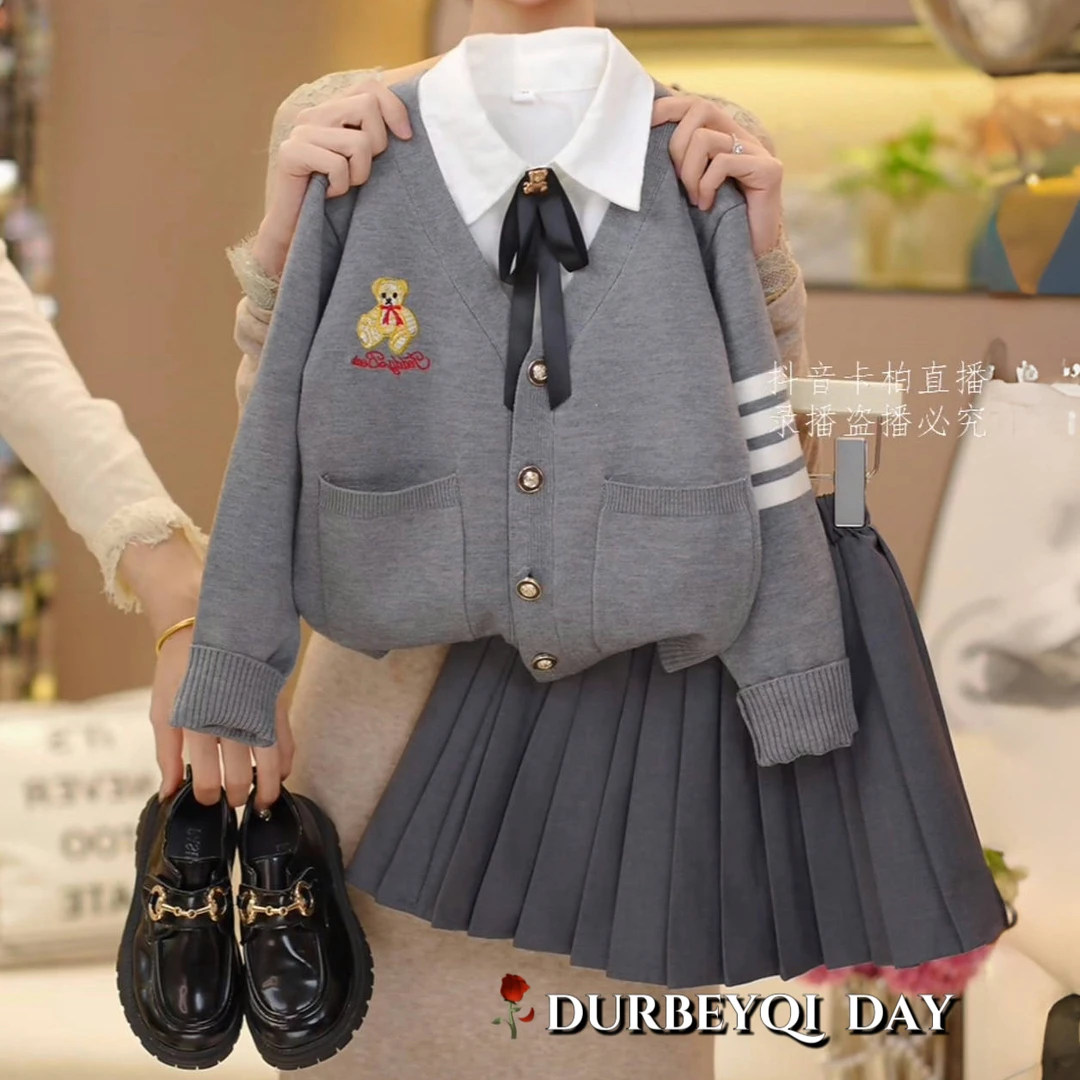 DURBEYQI/朵贝奇女童2025春季新款学院风上衣百褶裙裤套装5135