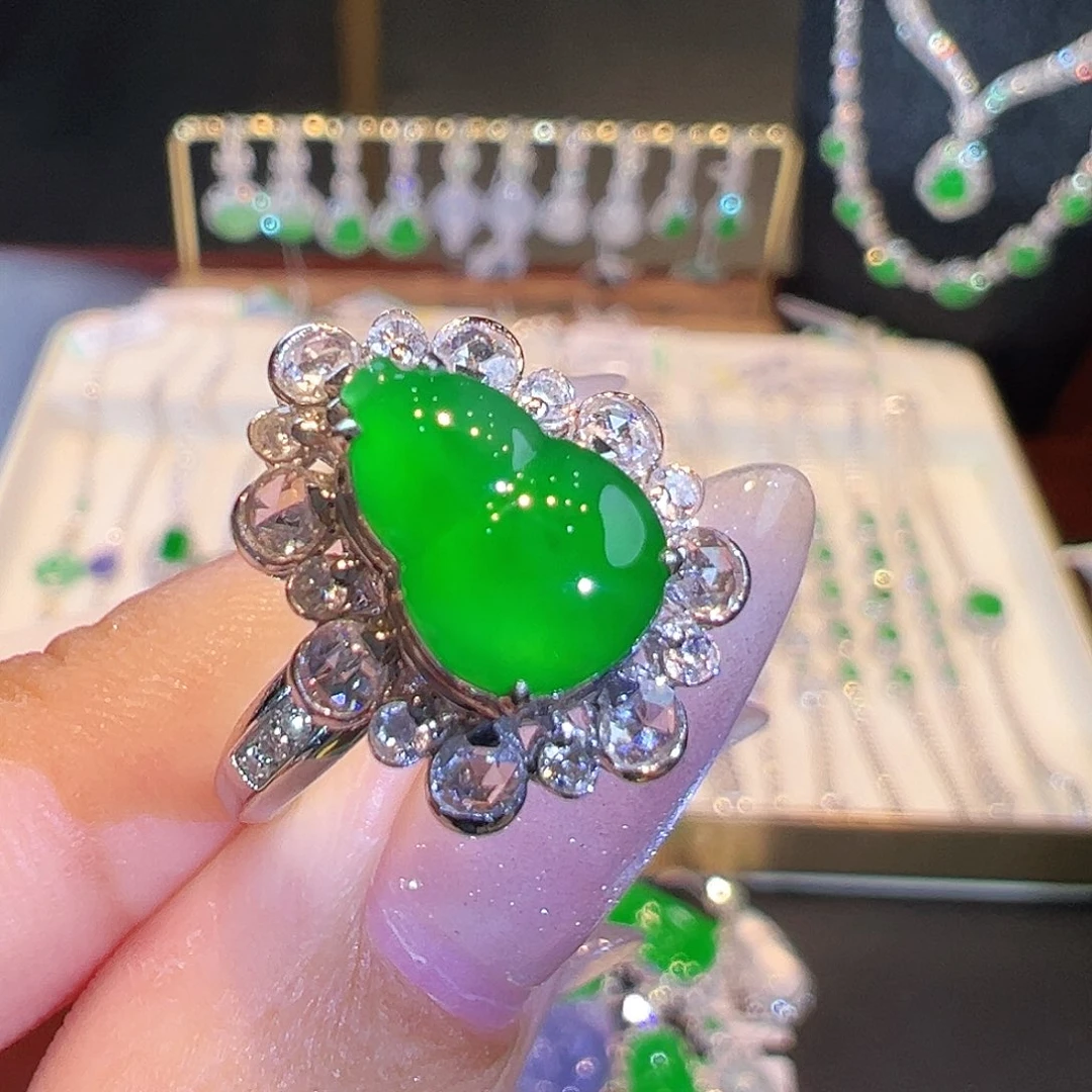 翡翠戒指18K金镶嵌翡翠