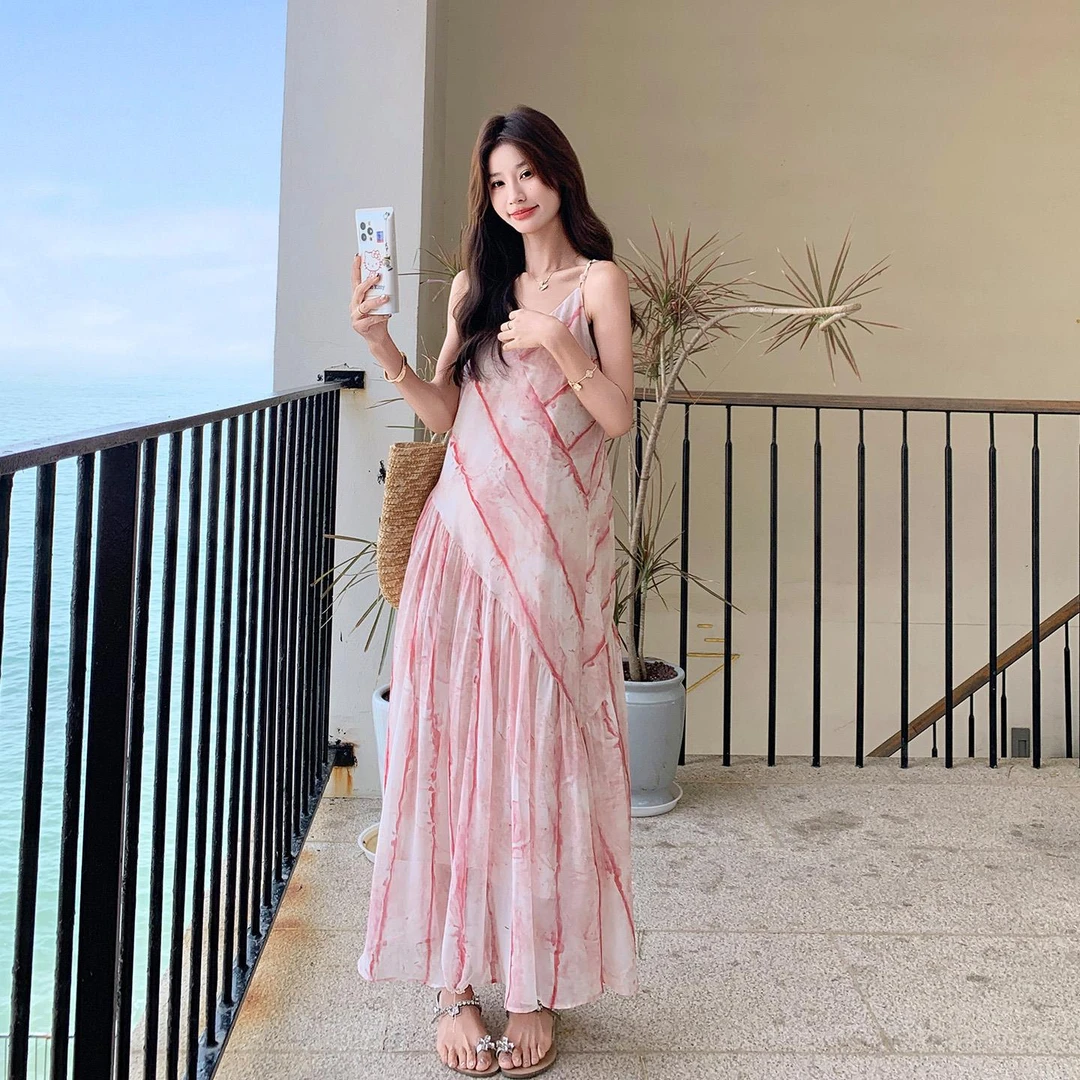 粉色超好看扎染印花吊带连衣裙女2025夏季法式绝美超仙度假风长裙