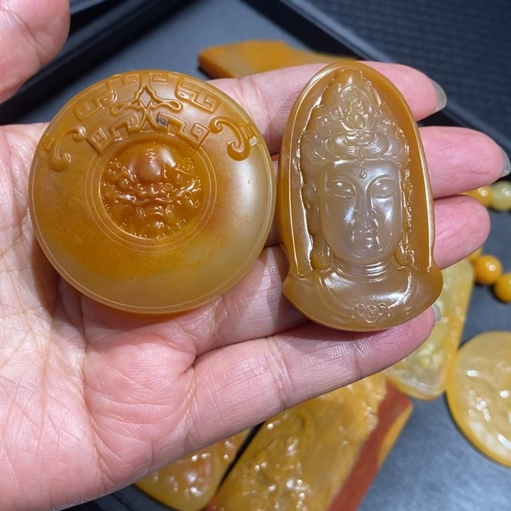 石英质玉（黄龙玉）未镶嵌挂件