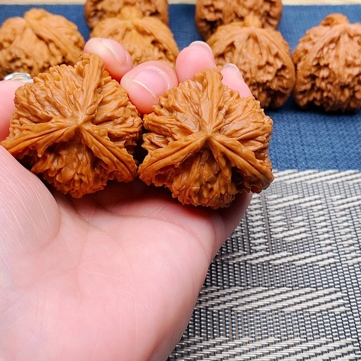 用***1文玩核桃吊坠三棱
