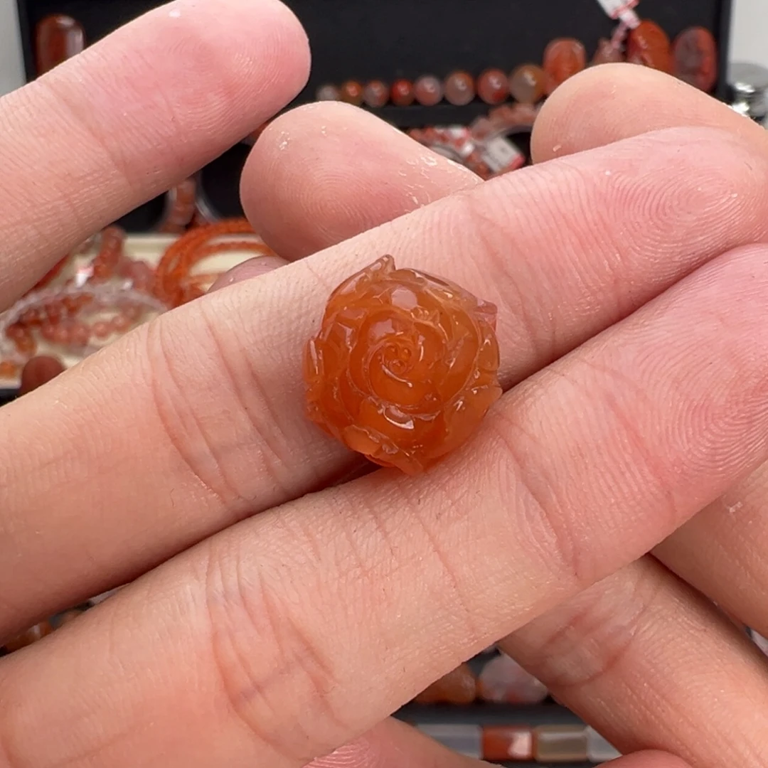 南红玛瑙未镶嵌颈饰牡丹花