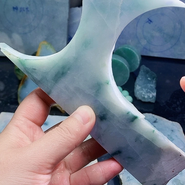 翡翠未镶嵌颈饰毛料38