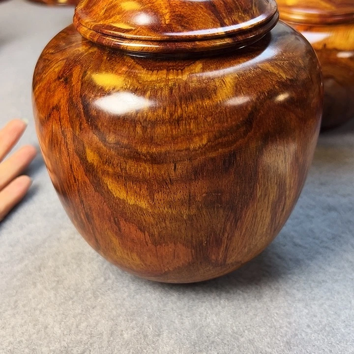 光越南黄花梨茶叶罐一个